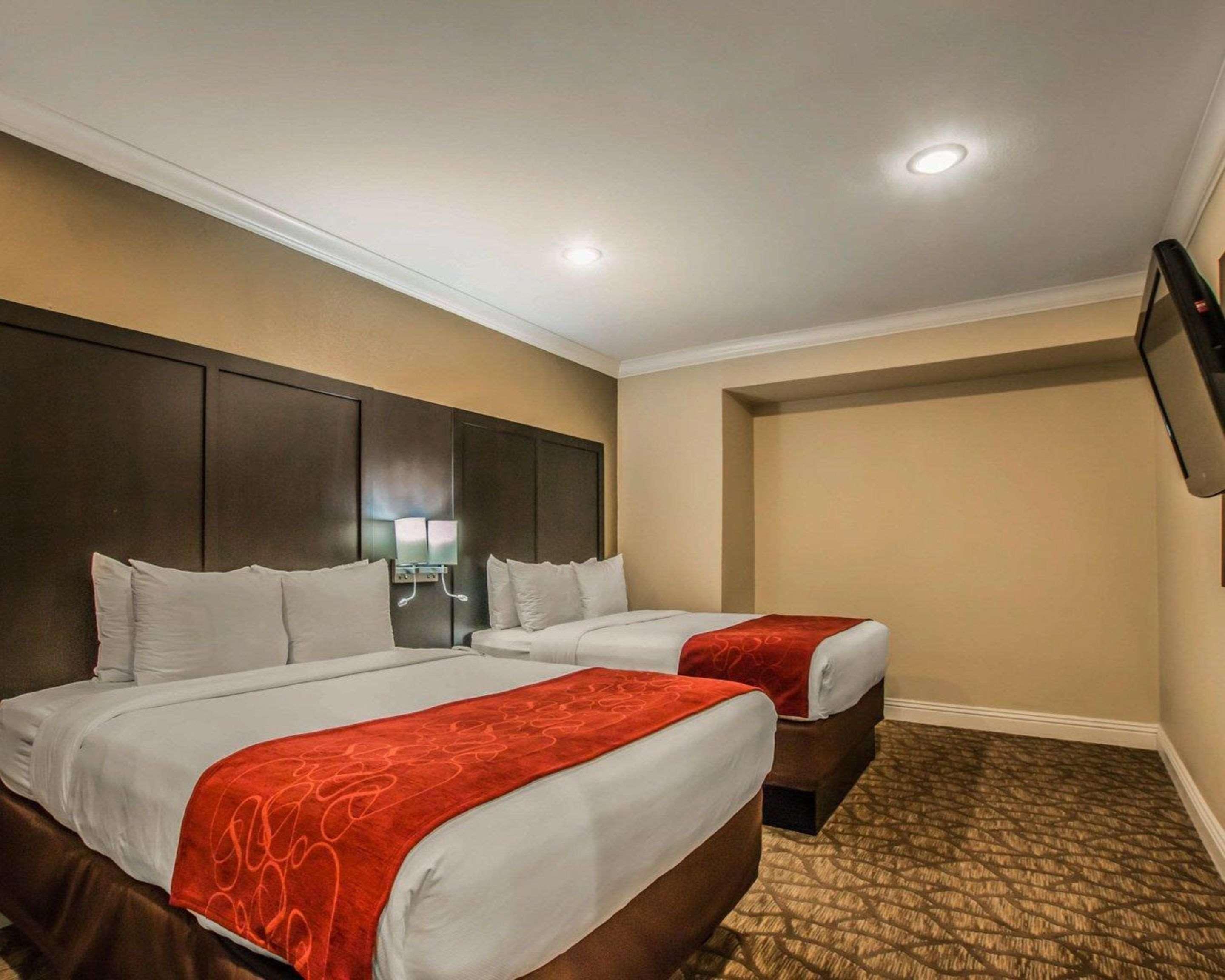 Comfort Inn & Suites Huntington Beach Exterior photo