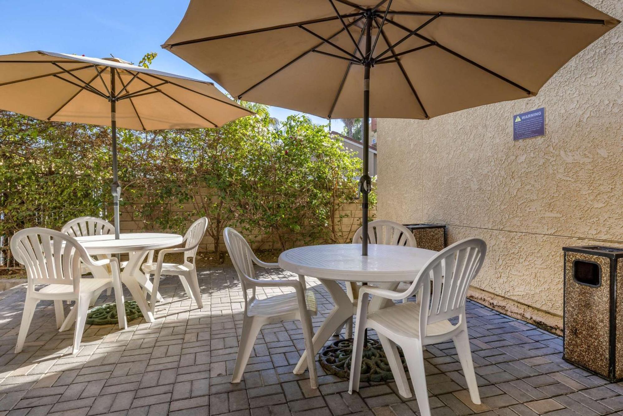 Comfort Inn & Suites Huntington Beach Exterior photo